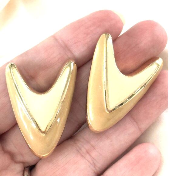 Alexis Kirk Cream and Tan Enamel Atomic Shaped Clip On Earrings - Picture 6 of 6